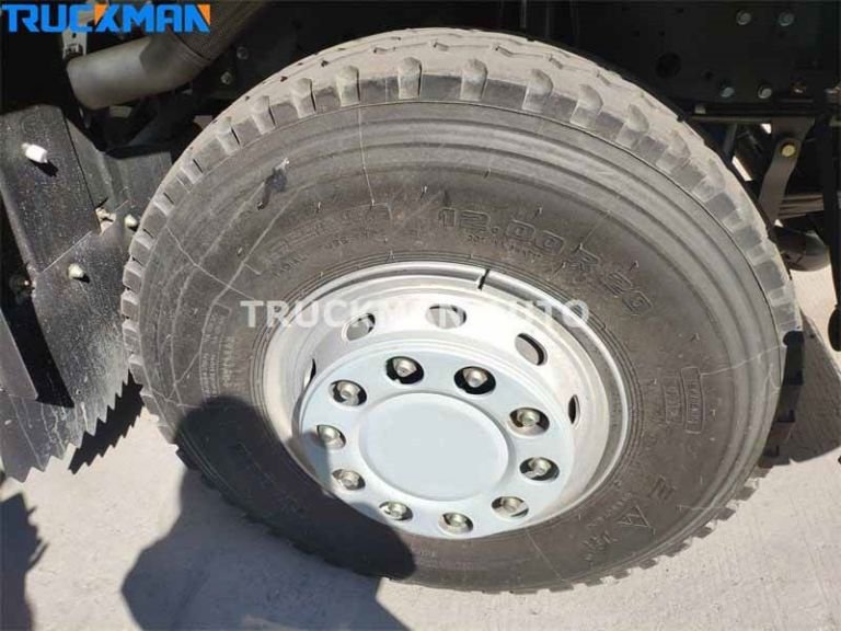 6x4 BEIBEN 20000 Liters Oil Tanker Truck Tires