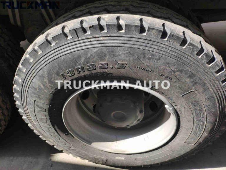 SHACMAN X3000 8x4 50 Tons Dump Truck Tire  