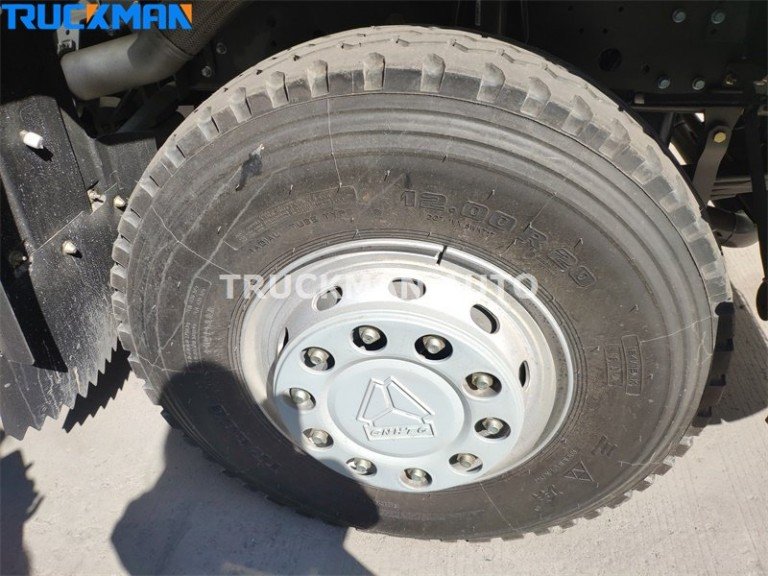 SHACMAN L3000 4x2 Dump Truck Tires
