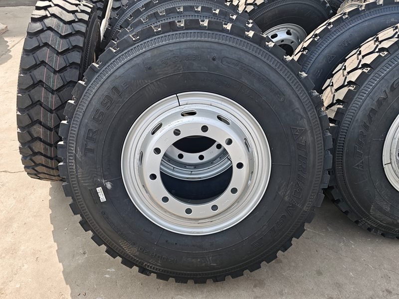 1200R20 tire