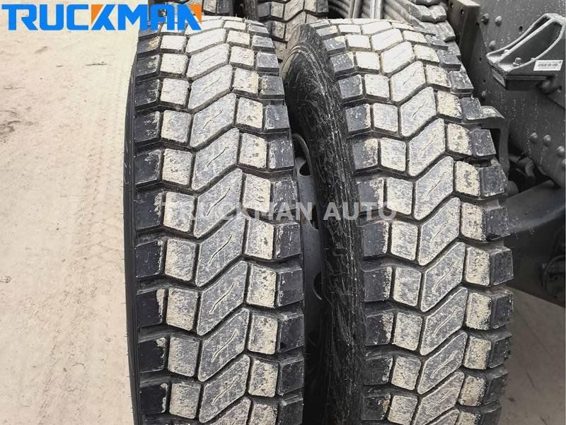 13R22.5 tire