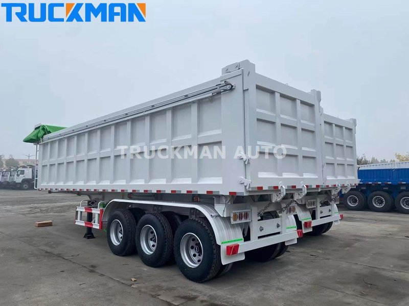 Tipper trailer with tarpaulin