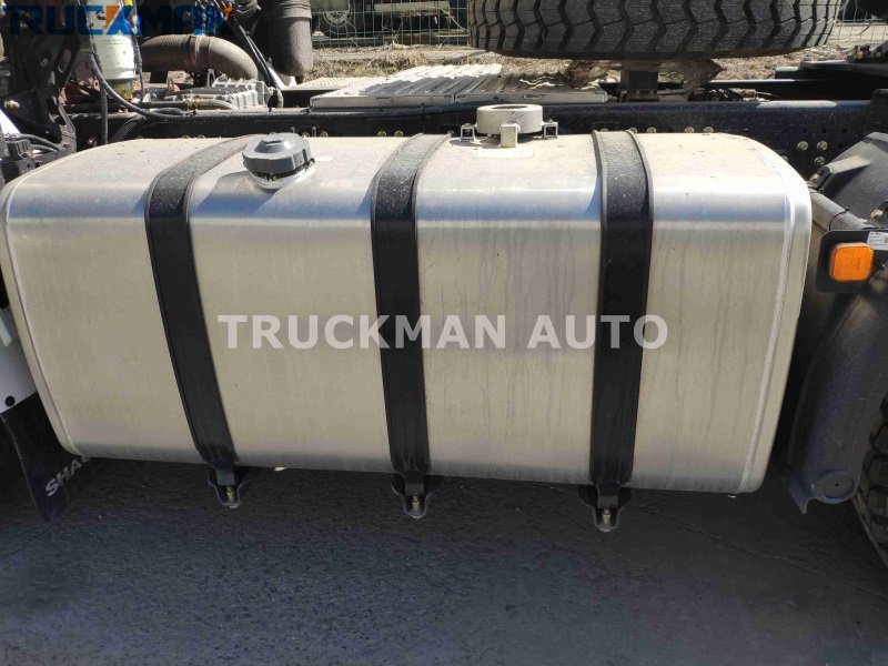 SHACMAN truck fuel tanker