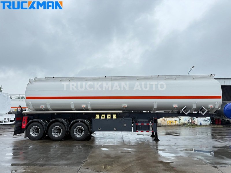 Fuel tanker trailer